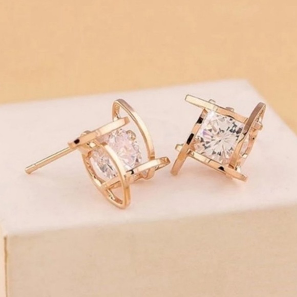 NEW Gold 3D Solitaire Caged Diamond Stud Earrings - Picture 7 of 9